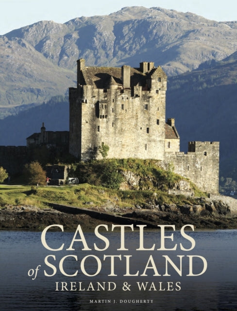 Castles of Scotland, Ireland & Wales 9781838866181 Martin J. Dougherty